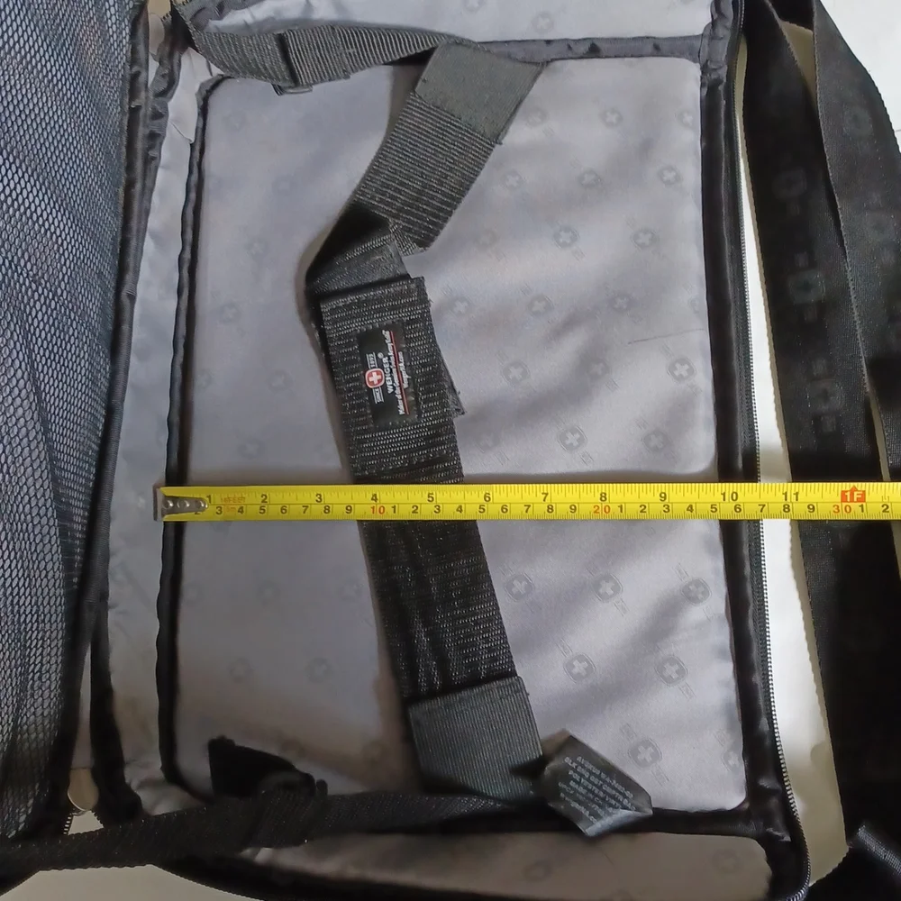 SwissGear black Laptop Case adjustable strap and luggage strap 17